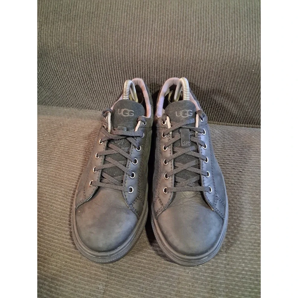 UGG Pismo Low Sneakers Mens 7.5 Black Nubuck Leather Low Top‎ Shoes 1110835